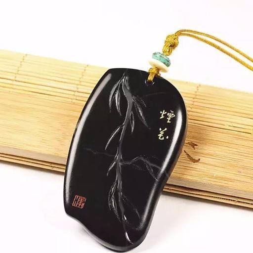 玉石批发市场里玉雕的创作过程