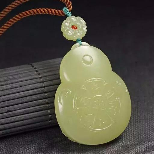 玉石批发市场里玉雕的创作过程